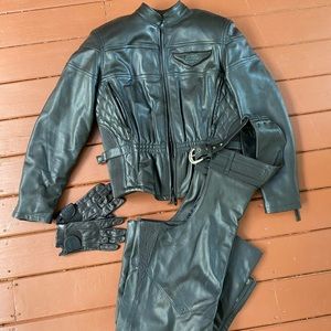 NEVER WORN VINTAGE HARLEY-DAVIDSON LEATHER MOTORCYCLE SET